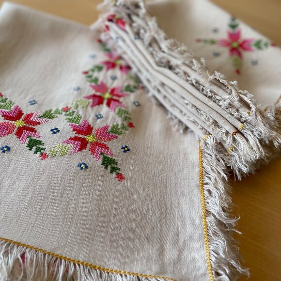 Point de Croix Table Linen Set - Picture 13 of 13